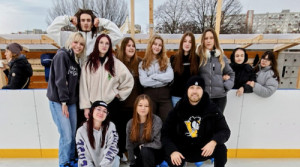 Korčuľovanie na novootvorenom klzisku v Petržalke